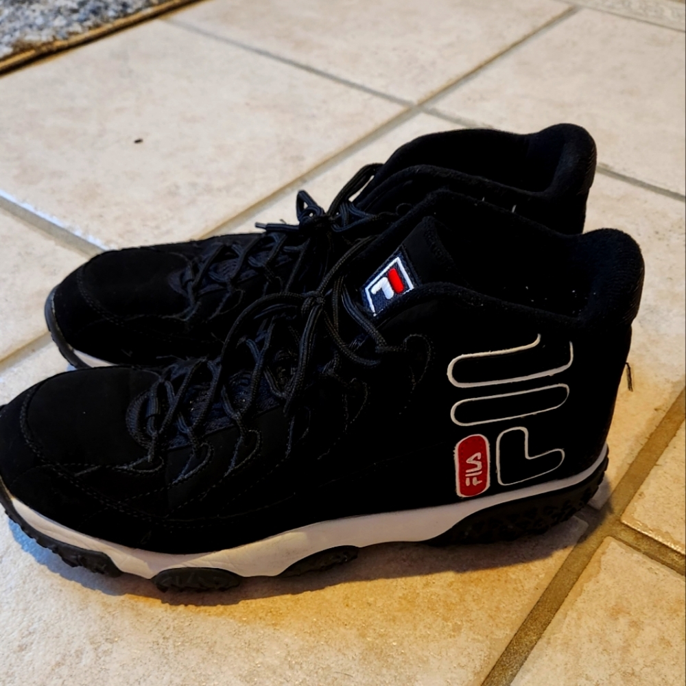 Basketball shoes
